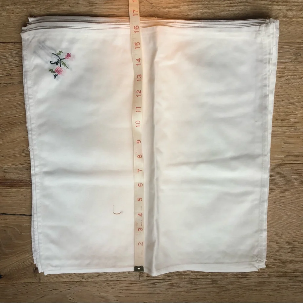 🔥NEW 🔥table cloth/napkins Hand cross stiched/hand crochet lace NWT Pricefirm!